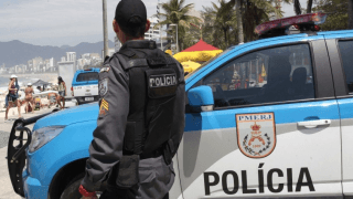 Capitão da PM do Rio leva tiro na nuca durante operação em favela
