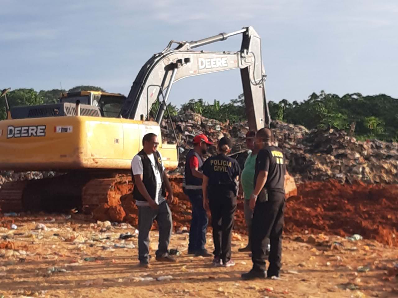 Empresário é preso por furtar frangos de aterro sanitário, em Tabatinga
