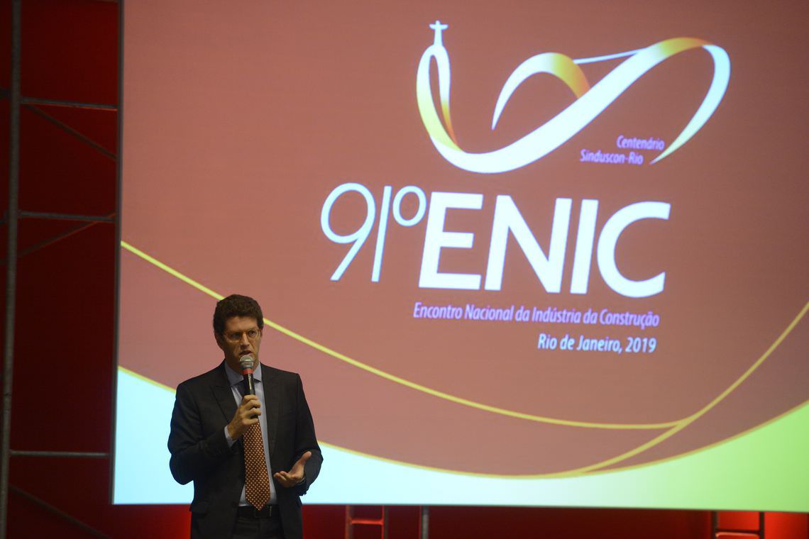 Ministro defende linhão de energia entre Manaus e Boa Vista (RR)