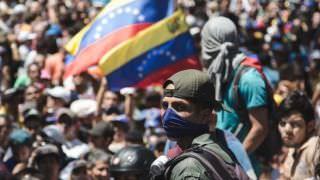 Líderes da oposição se unem a militares para derrubar Maduro
