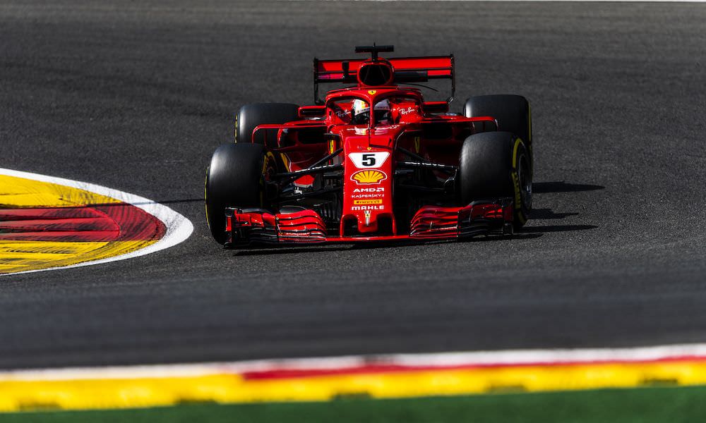 Ferrari antecipa atualização de motor para tentar alcançar Mercedes