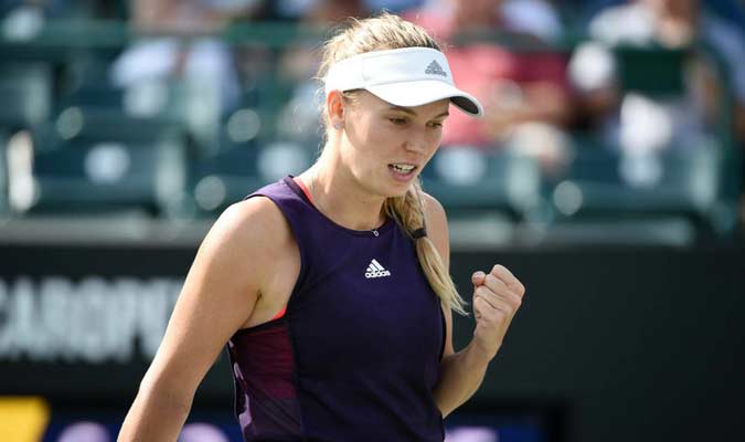Wozniacki dá ‘pneu’, mas cai na estreia em Roland Garros