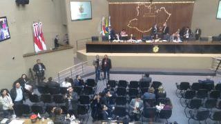 Deputados aprovam PL dos professores e greve deve chegar ao fim