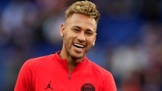 Após classificação, Neymar celebra aniversário do Santos, seu clube de origem