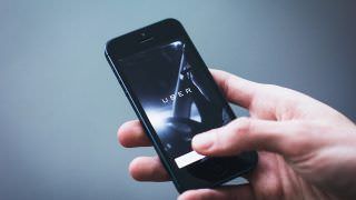 Alta da gasolina faz motorista de Uber no Brasil aderir a greve global