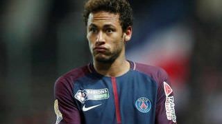 Após ser cortado da seleção, Neymar divulga foto do tornozelo inchado