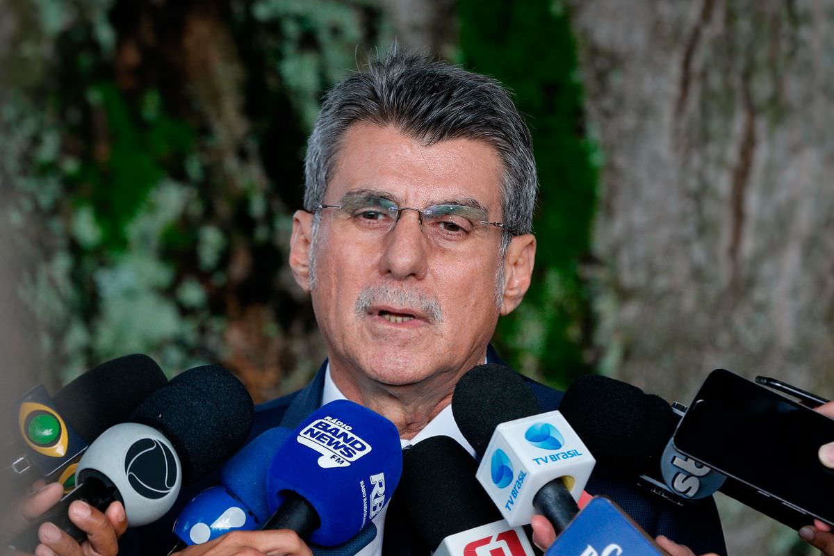 Jucá é denunciado sob suspeita de receber R$ 1 mi em propina