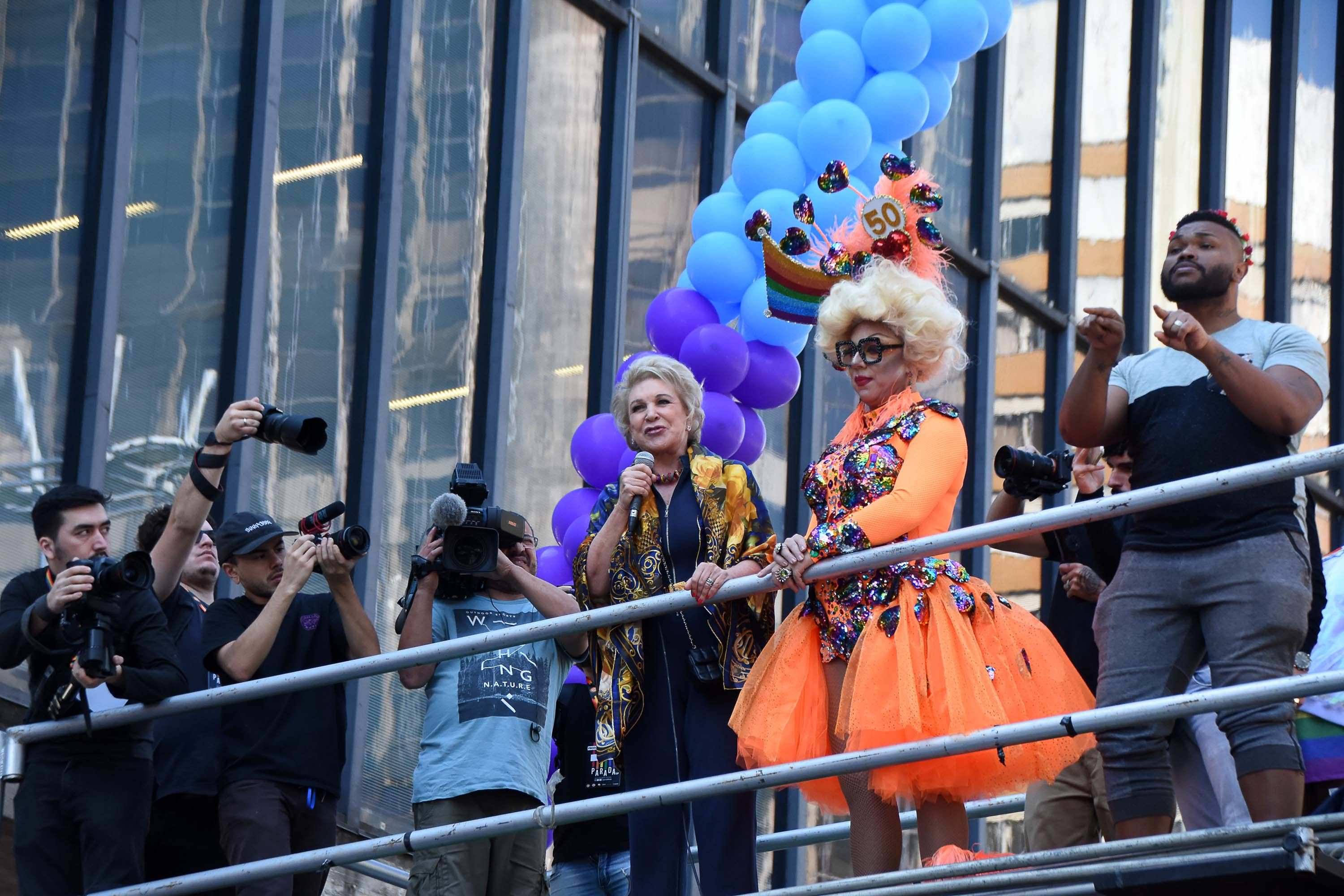 Parada do Orgulho LGBT tem forte tom político contra governo Bolsonaro