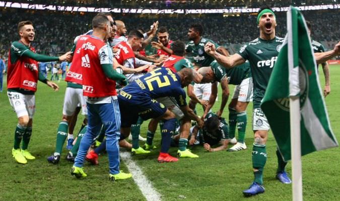 Palmeiras concentra atletas e treina em dois períodos após folga