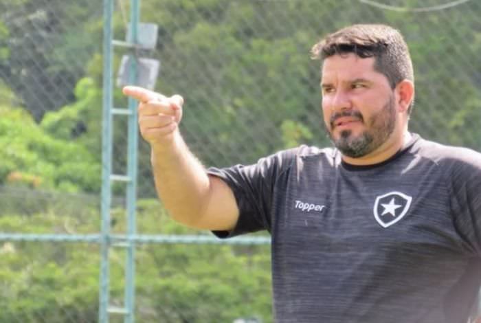Após cumprir promessa, Barroca terá 20 dias para ajustar Botafogo