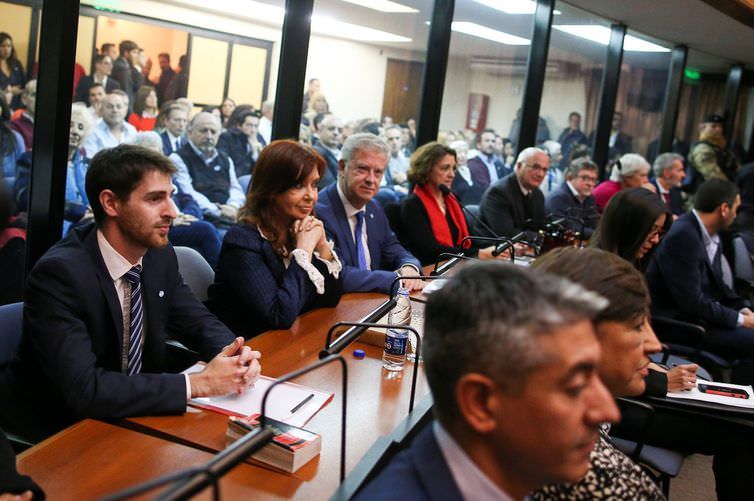 Ex-presidente Cristina Kirchner enfrenta quarta sessão de julgamento