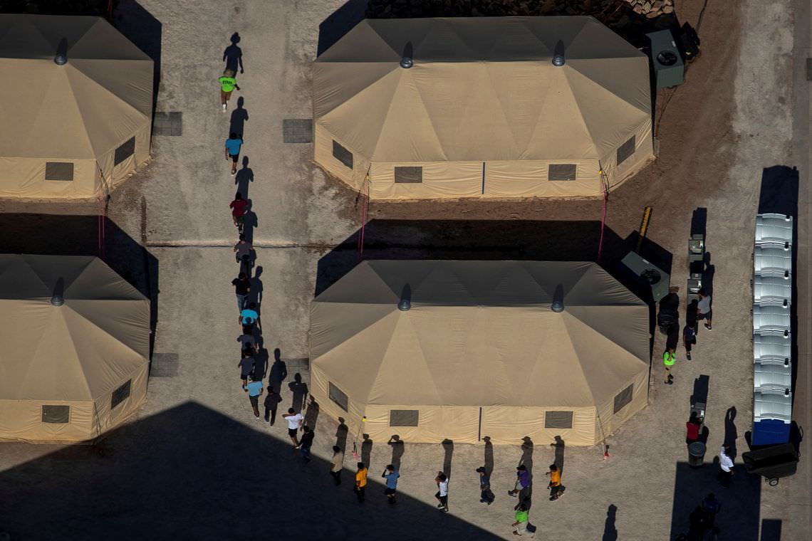 Câmara dos EUA aprova US$ 4,5 bilhões para ajudar migrantes