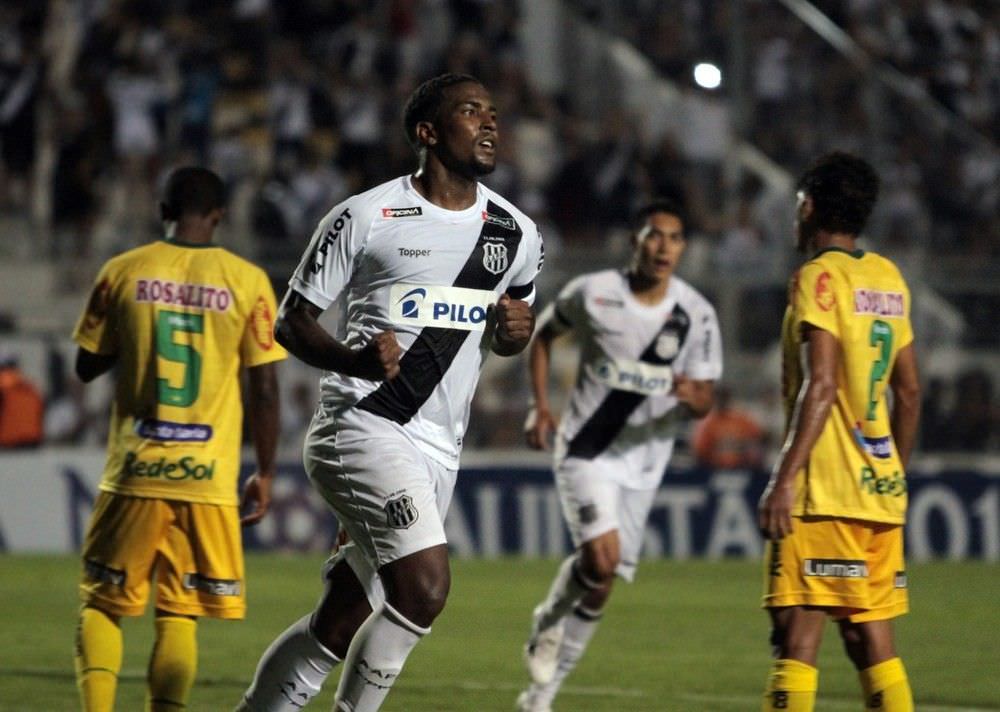 Jogador Thalles, revelado pelo Vasco, morre em acidente no RJ