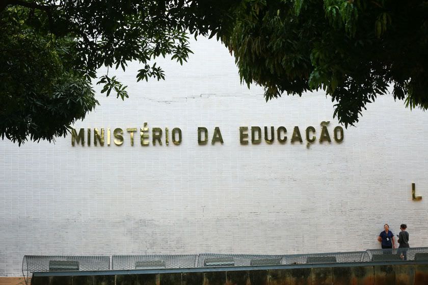 MEC estuda rever suspensão para criação de novos cursos de medicina