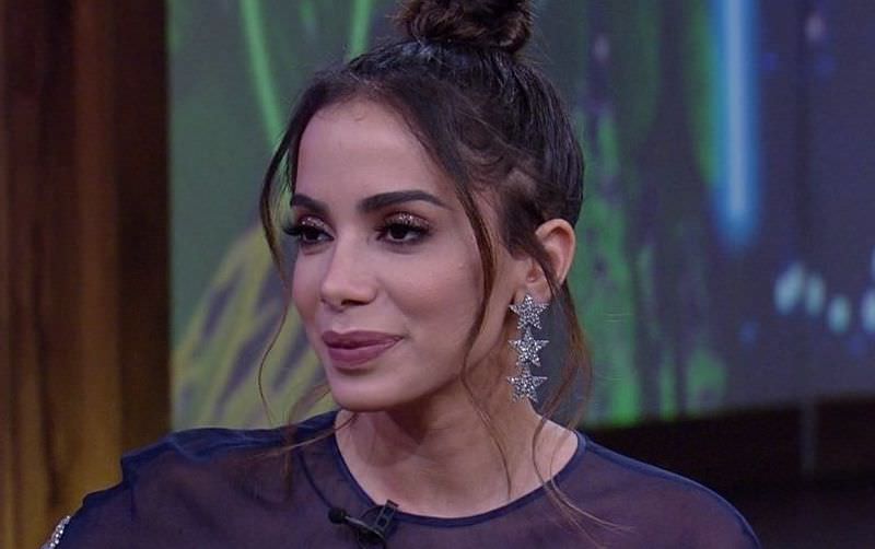 Anitta ignora críticas sobre cachê de R$ 500 mil e faz show em Parintins