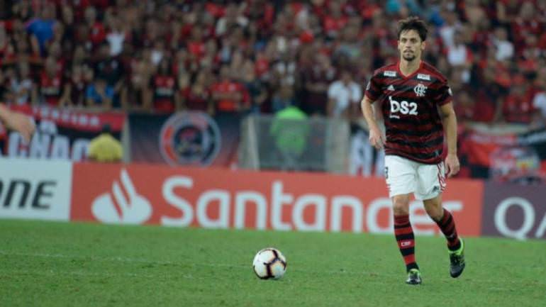 Rodrigo Caio exalta atenção de Jorge Jesus na parte defensiva