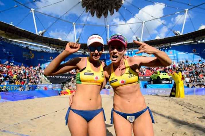 Duplas femininas estreiam com vitória no Mundial de Vôlei de Praia