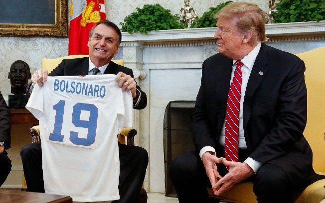E muito amado pelos brasileiros, diz Trump sobre Bolsonaro