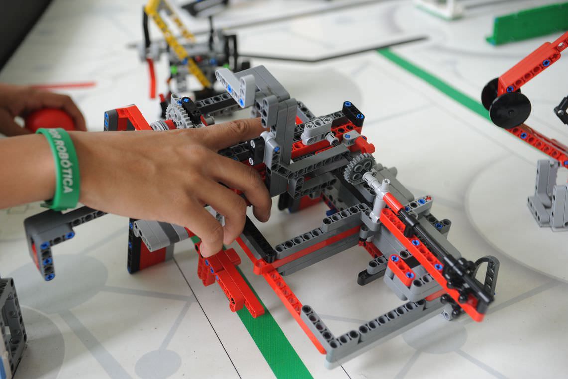 Estudantes representam o Brasil em torneio internacional de robótica