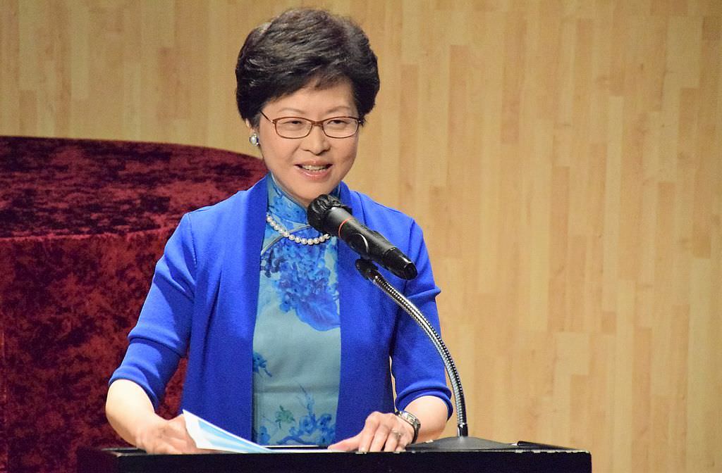 Líder de Hong Kong reitera suspensão de projeto alvo de protestos