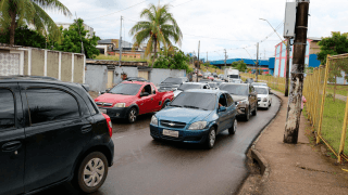 Manaus tem trânsito lento após forte chuva nesta quarta-feira