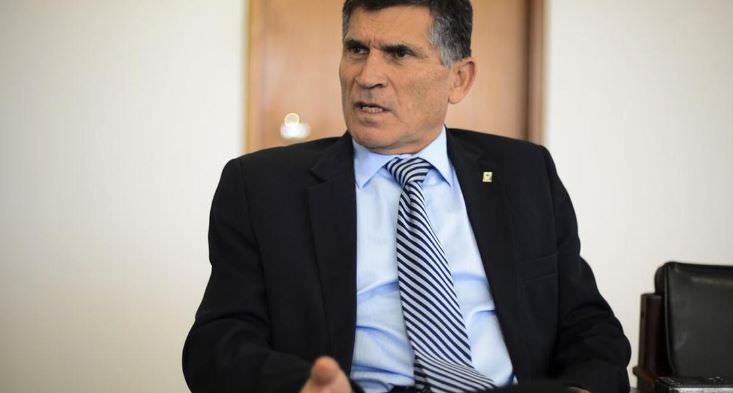 ‘É um show de besteiras’, diz general demitido por Bolsonaro