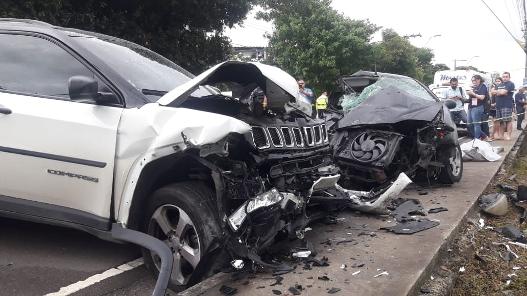 No mês de aniversário, mulher morre após colisão de carros em Manaus
