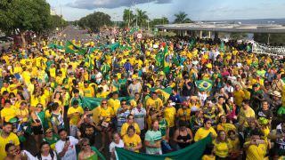 Movimentos pró-governo levam mais de 1 mil pessoas em Manaus