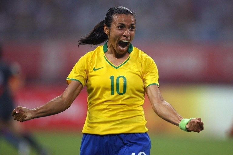 Marta treina com bola e aumenta suas chances de enfrentar a Austrália