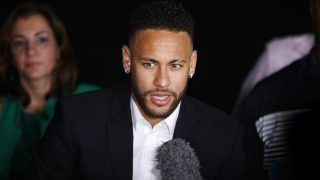 'A verdade aparece cedo ou tarde', diz Neymar após depoimento em SP