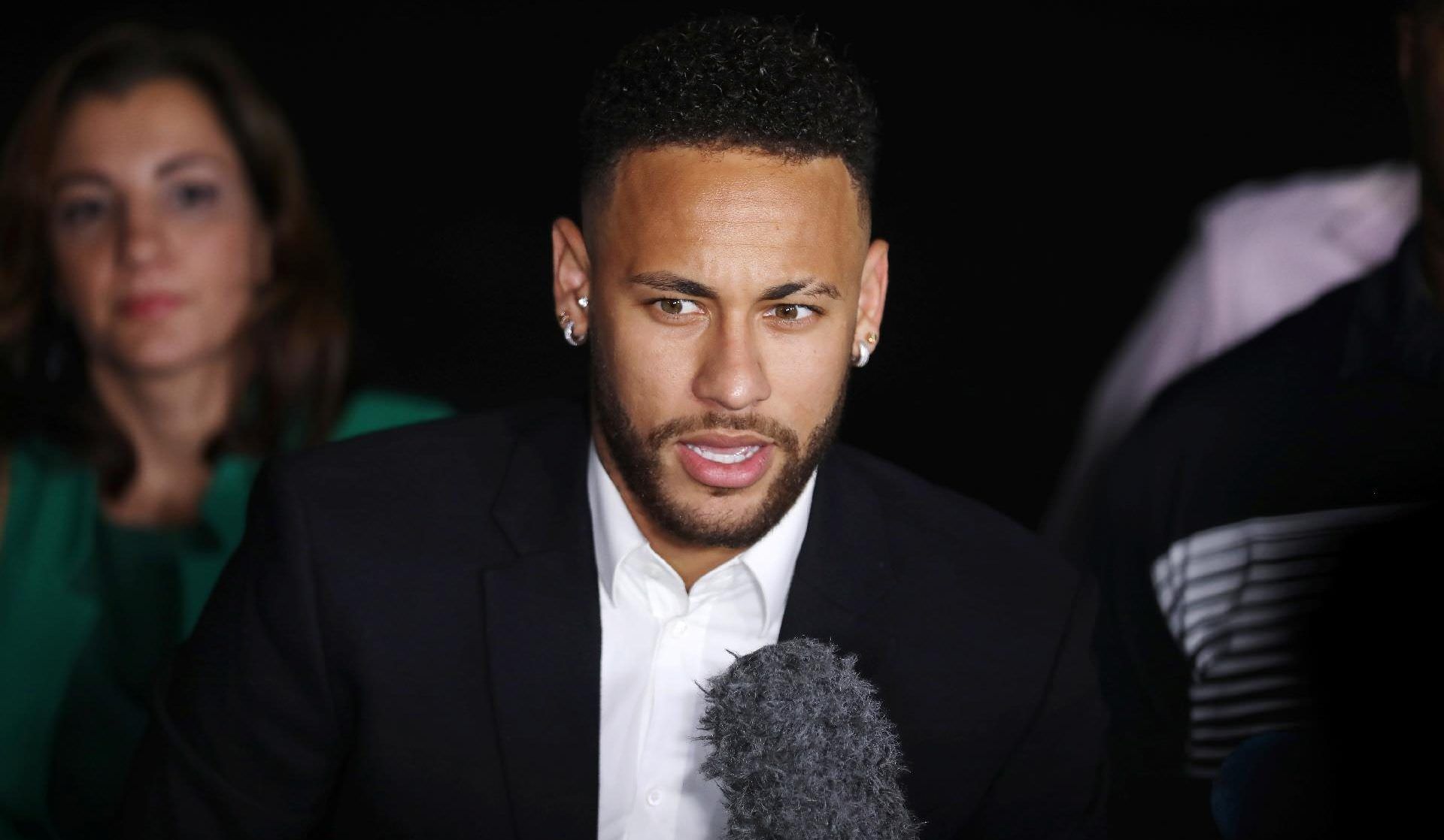 ‘A verdade aparece cedo ou tarde’, diz Neymar após depoimento em SP
