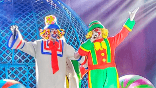 Palhaços Patati Patatá se apresentam no Ramito Circo, em Manaus