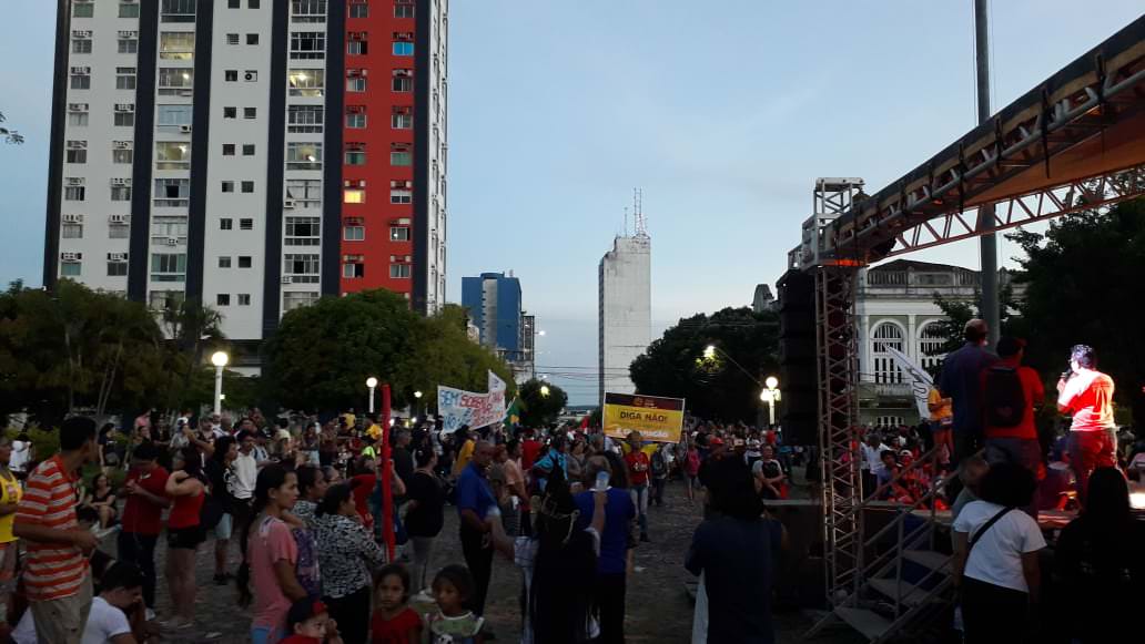 Mais de 20 mil pessoas participam de protesto contra reforma em Manaus