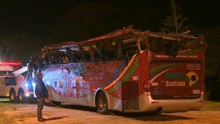 Acidente com ônibus deixa 10 mortos e 51 feridos em rodovia