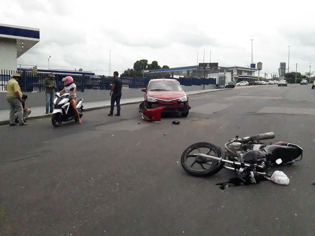 Acidente de trânsito deixa motociclista ferido, no Distrito Industrial, em Manaus
