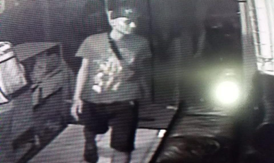 Você viu essa pessoa? Polícia procura assassino de hotel, em Manaus