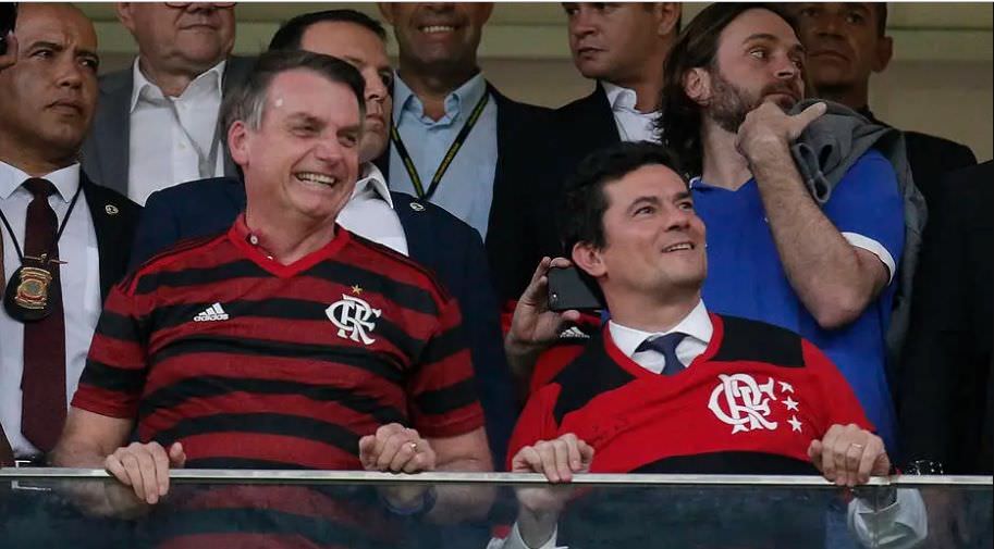 Pressionados, Bolsonaro e Moro vão a jogo do Flamengo, em Brasília