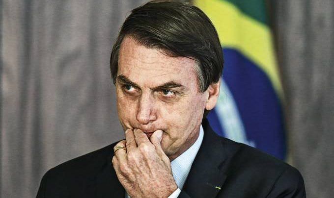 Bolsonaro usa dinheiro europeu para combater fogo na Amazônia