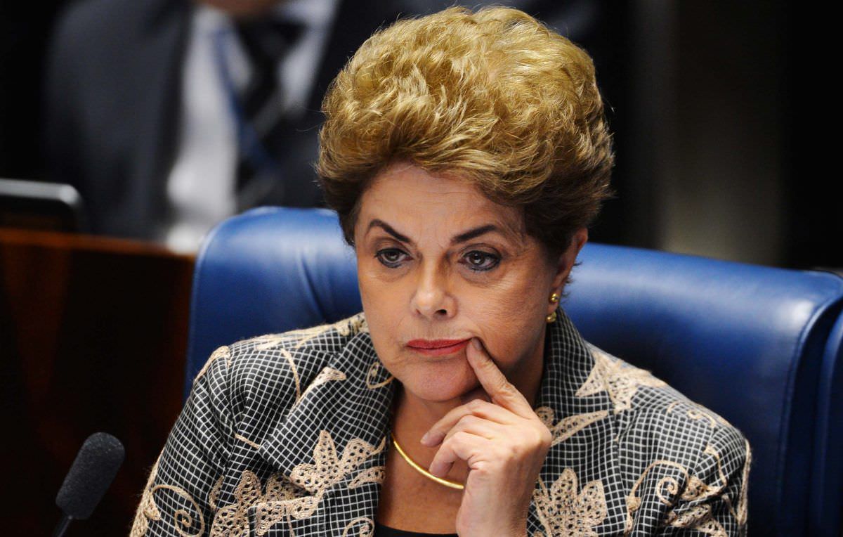 Comissão de Anistia adia votação de pedido de indenização de Dilma
