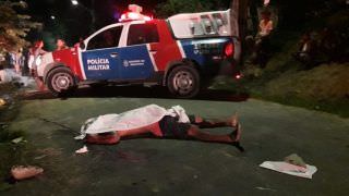 Com camisa do Flamengo, jovem é executado a tiros em frente de casa