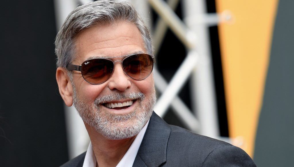 Com assinatura falsa de George Clooney casal lucra R$ 5 milhões