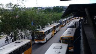 Rodoviários da Global Green paralisam por falta de pagamentos e benefício