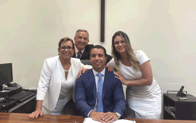 Explosão em fogueira de festa junina fere prefeito e primeira-dama de Osasco