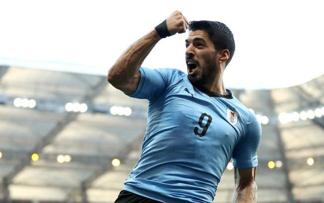 Recuperado após cirurgia, Suárez faz 1º treino com Uruguai