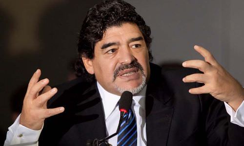 Maradona é internado em Buenos Aires e passa por cirurgia