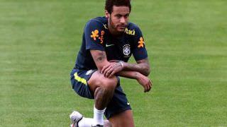Pai diz que Neymar desconfiou ser vítima de golpe