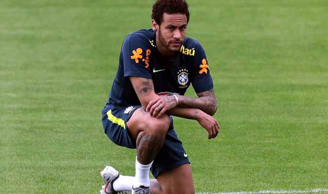 Pai diz que Neymar desconfiou ser vítima de golpe