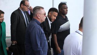 Neymar chega à delegacia em SP para depor sobre acusação de estupro