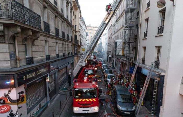 Incêndio em um prédio no centro de Paris deixa mortos e feridos