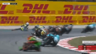 Piloto sofre queda, quase é atropelado e derruba adversário na MotoGP